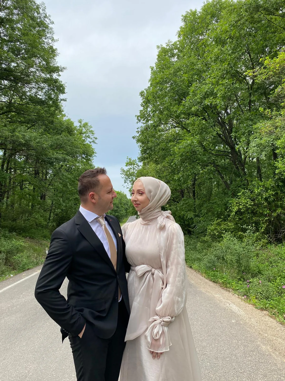 Dilara ve Cemal yeşillikler içinde